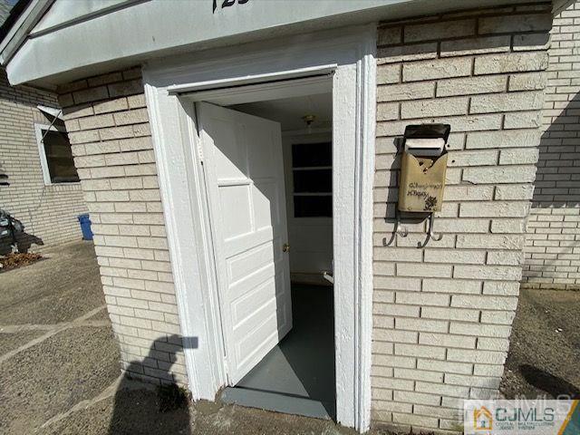 Building Photo - 123 Kossuth St