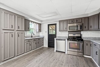 Building Photo - Stunning 3 bedroom home in Carrick available May 15!