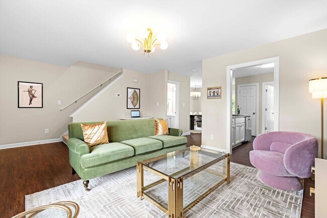 Building Photo - 2400 Hinton St