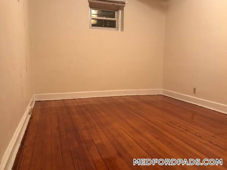 Building Photo - 53 Fellsway W