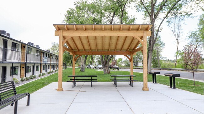 Building Photo - Modern 2-Bedroom Apartment, Steps from the Provo River Trail!