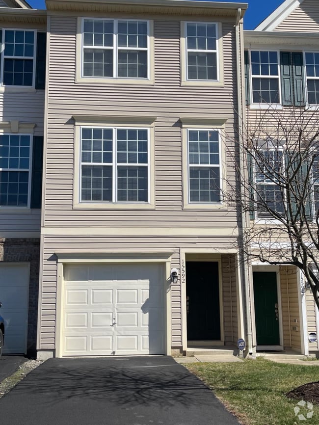 Building Photo - 15592 John Diskin Cir