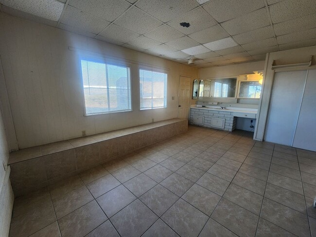 Building Photo - 3 Bedroom 1 Bathroom home