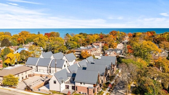 Building Photo - 5589 N Danbury Rd