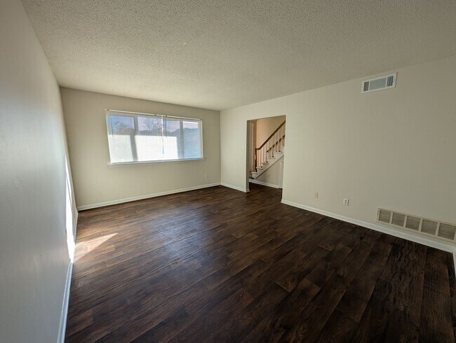 Building Photo - 2 Bedroom Walking Distance to NCSU!