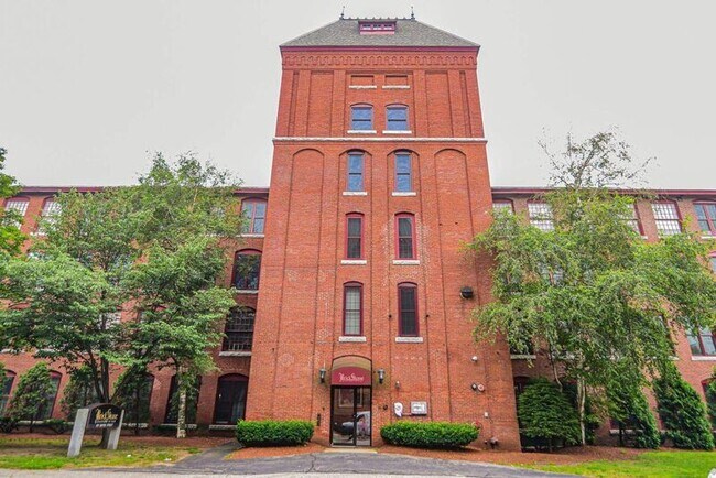 Building Photo - 471 Silver St