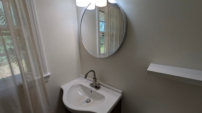 Building Photo - 800 N Briarcliff Rd