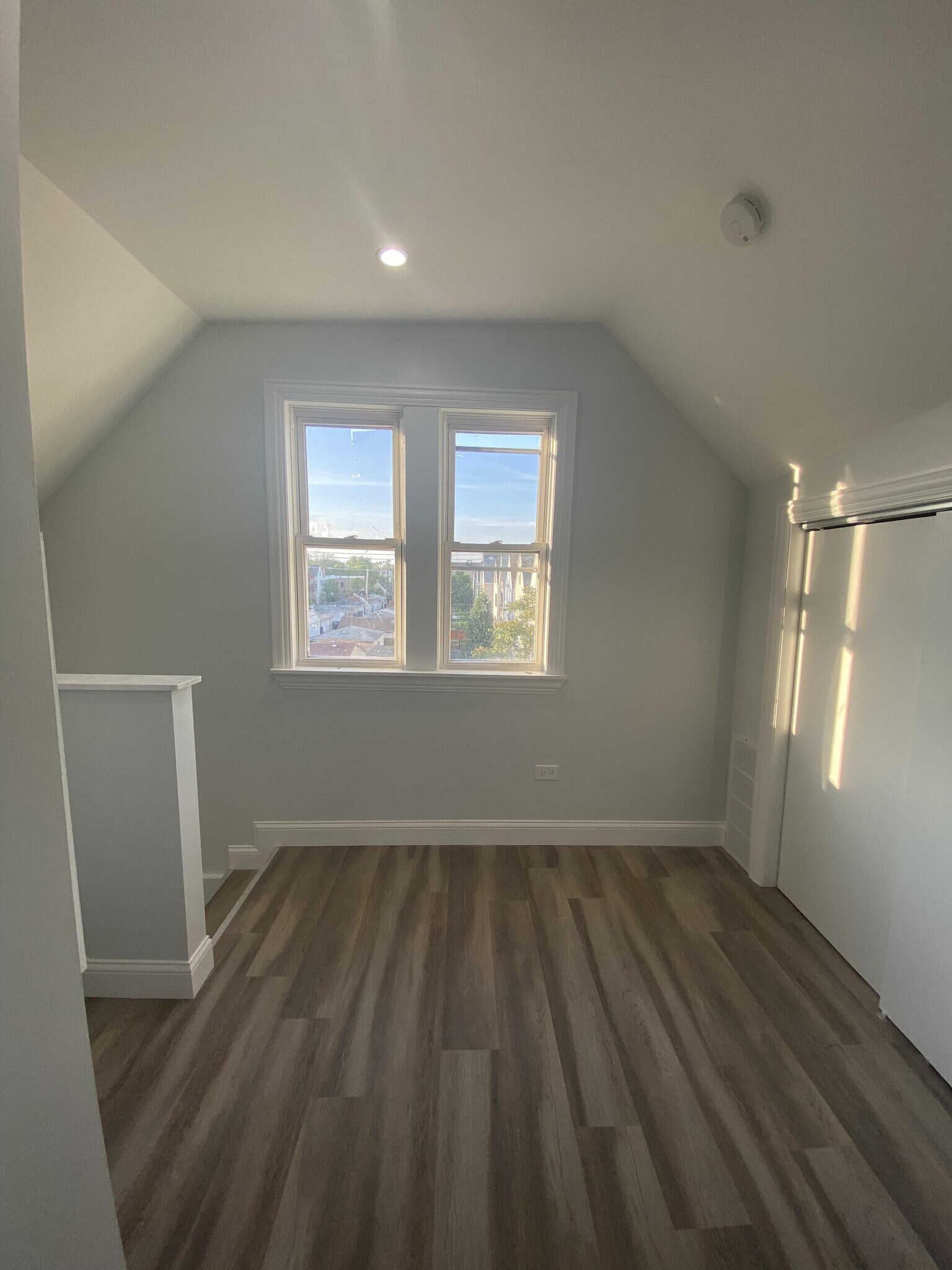 Building Photo - 3840 W Diversey Ave