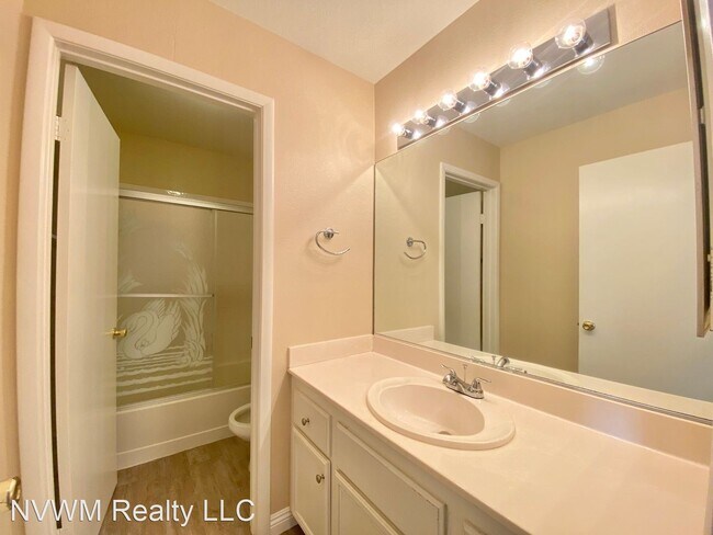 Building Photo - 3 br, 2.5 bath House - 5266 Souvenir Lane
