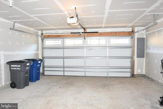 Building Photo - 2105 Hemlock Bay Rd