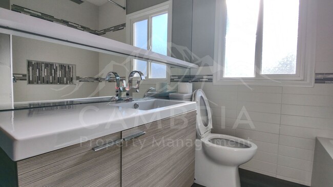 Building Photo - Beautiful 4 Bedroom Home in Sugarhouse