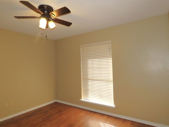 Building Photo - South Tyler - Beautiful 3 Bedroom, 2 Bath ...