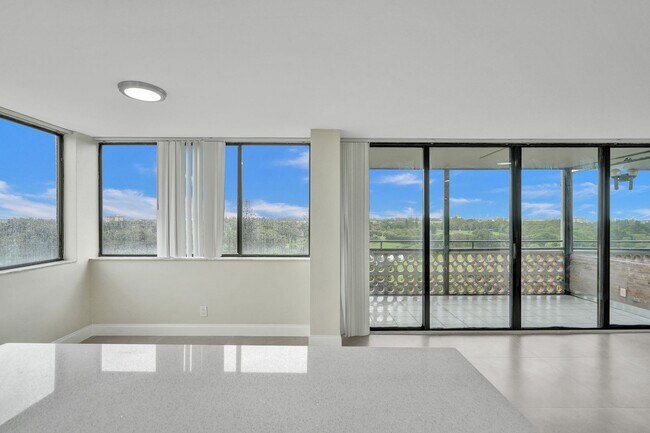 Building Photo - 4810