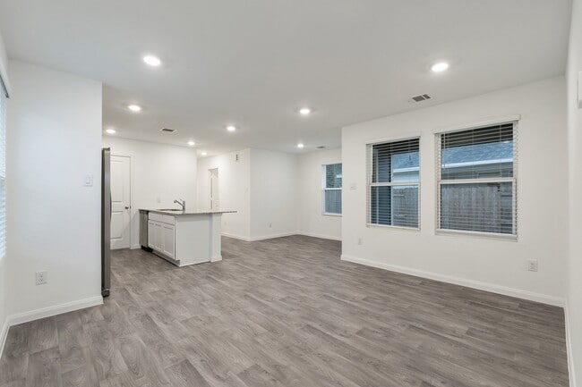 Building Photo - 12070 William Trails Cir