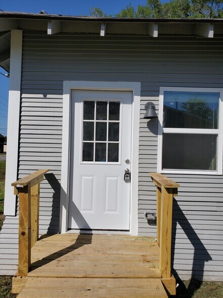 Back door - 6823 Guyler St