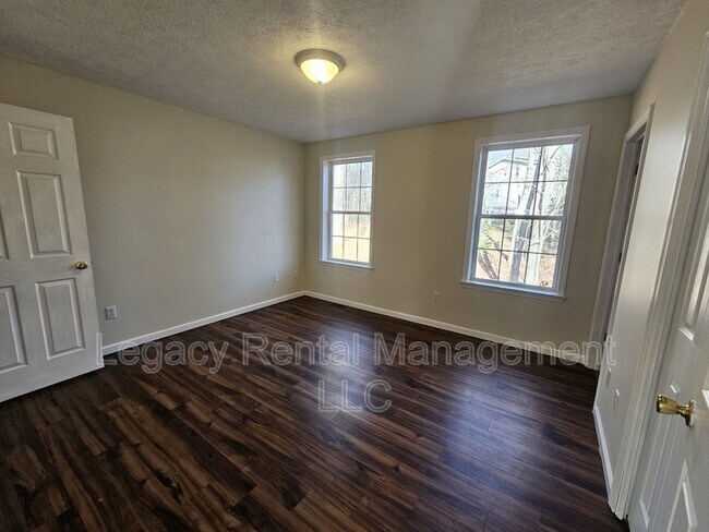 Building Photo - 109 Debbie Dr