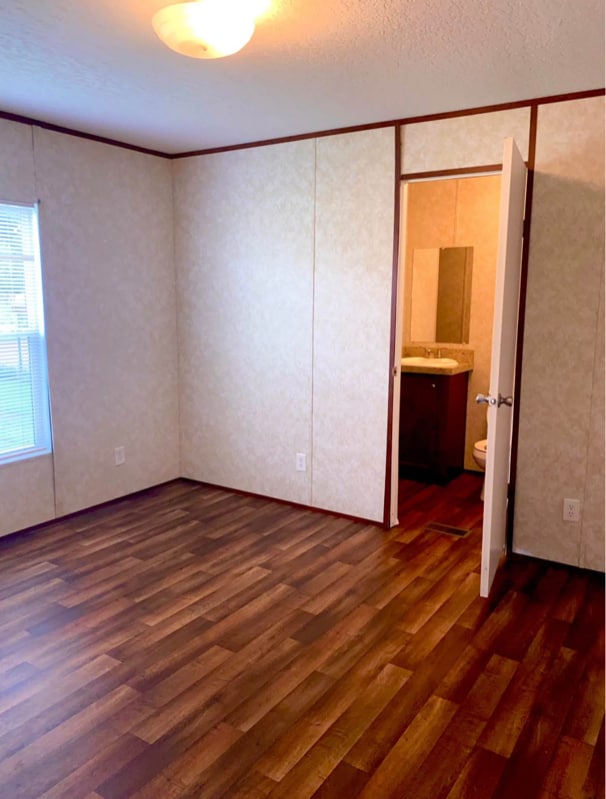 Building Photo - 104 Persimmon Dr