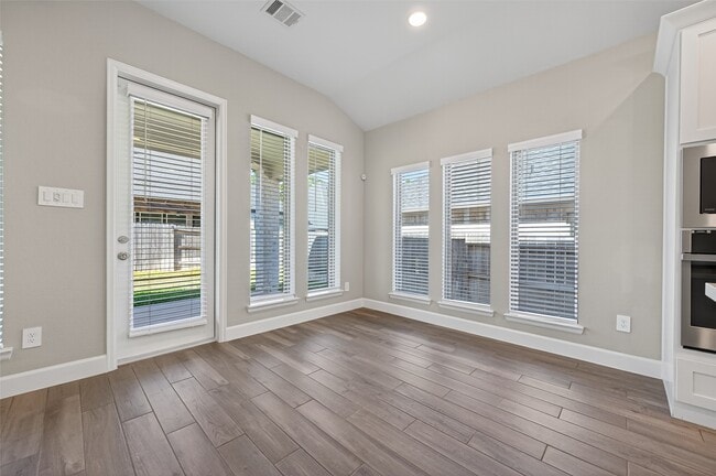 Building Photo - 15330 Legacy Pk Wy