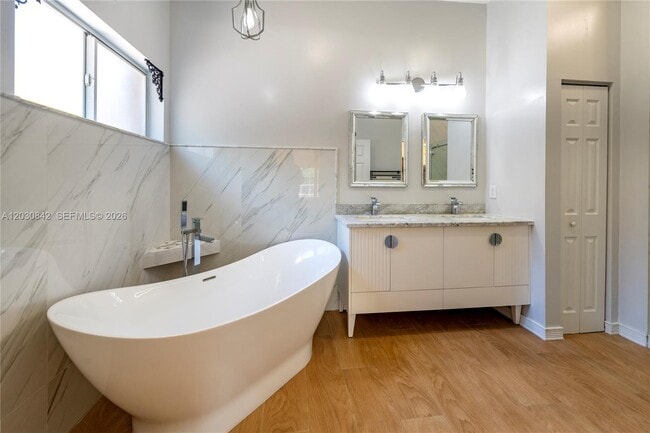Building Photo - 3073 SW 140th Ave