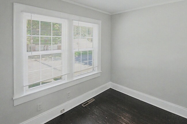 Building Photo - 4521 Hovis Rd