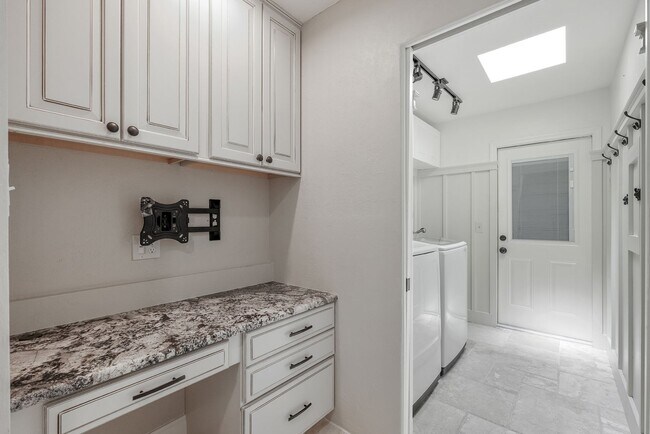 Building Photo - Secluded Annual Rental-  3 Bedroom 2 Bath Pool Home In Spanish Wells