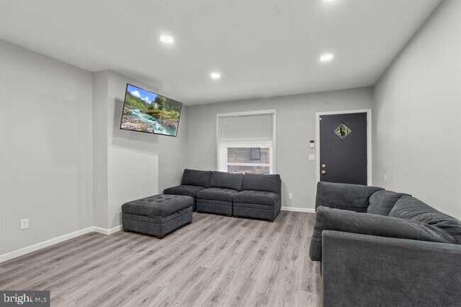 Building Photo - 4928 Florence Ave