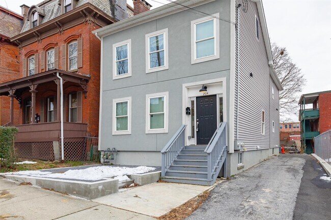 Building Photo - 204 Mill St