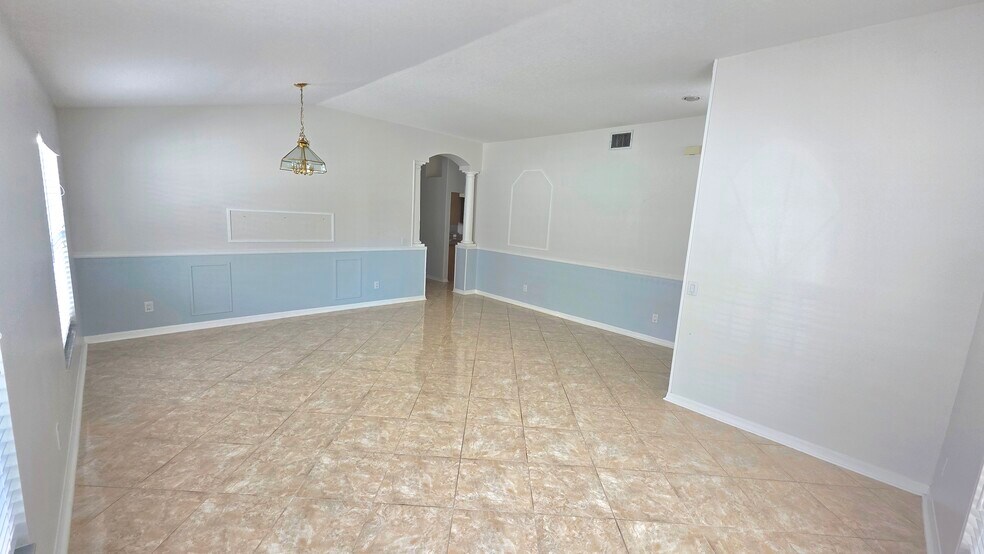 Building Photo - 9730 White Barn Way