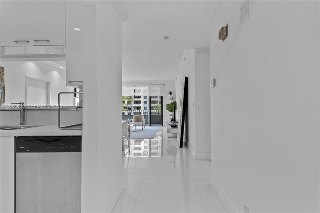 Building Photo - 251 Crandon Blvd