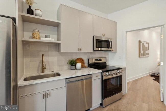 Building Photo - 367 W Hortter St