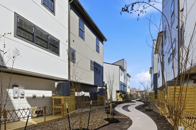 Building Photo - 11929 N Hoa Sen Cir