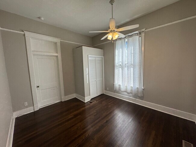 Building Photo - Totally updated 2 Bedroom 1 1/2 Bathroom Home Near UAMS