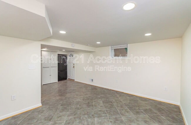 Building Photo - 2032 Arlington Ter