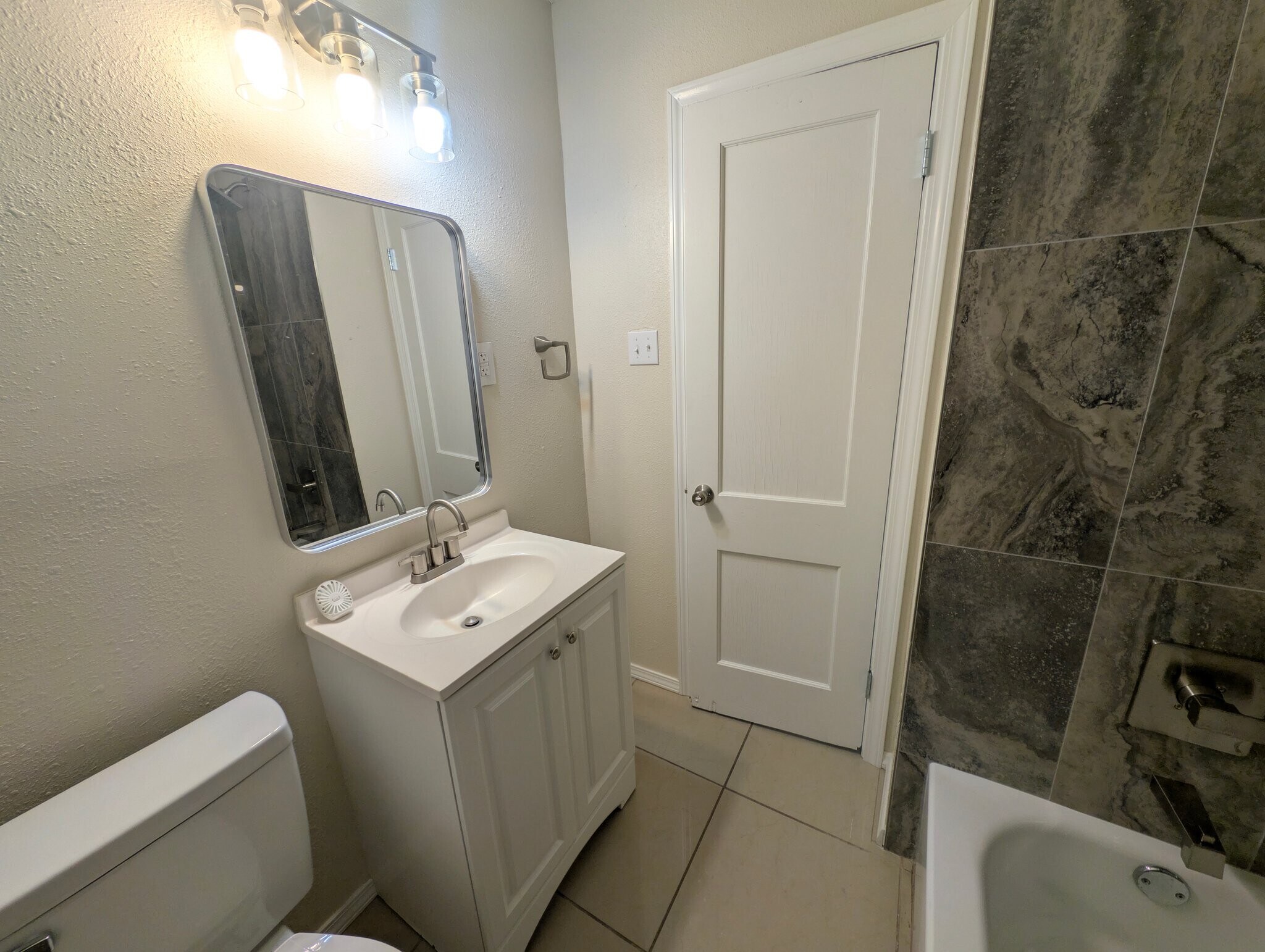 Building Photo - 717 S Midwest Blvd