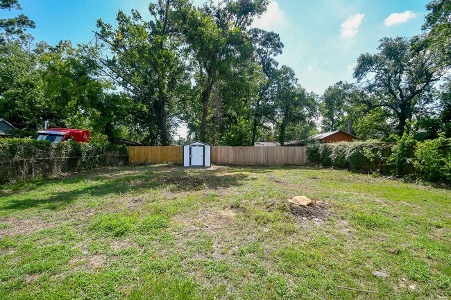 Building Photo - 9230 Lanewood Dr