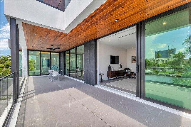 Building Photo - 1730 SE 13th St