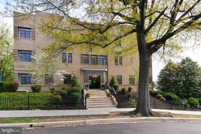 Building Photo - 2911 Newark St NW