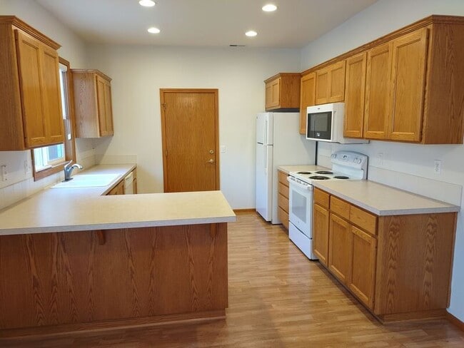 Building Photo - 3328 Lake Glenn Dr