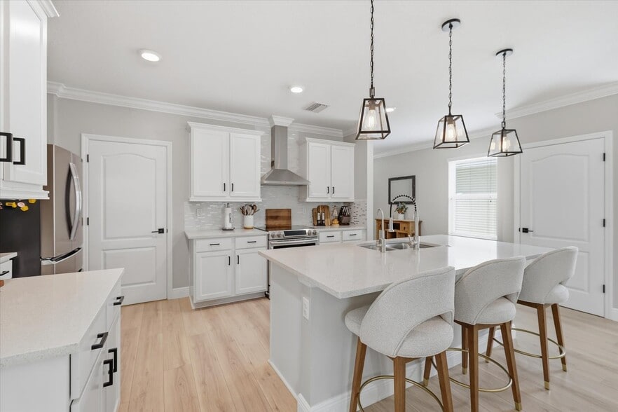 Building Photo - 10519 Whispering Hammock Dr