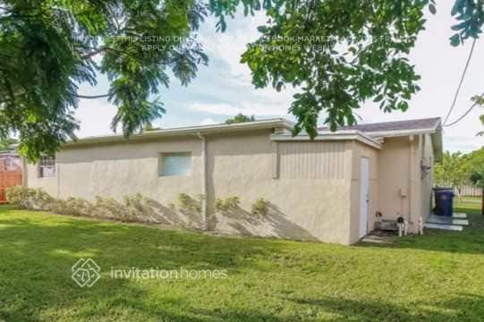 Building Photo - 7041 SW 2nd Ct