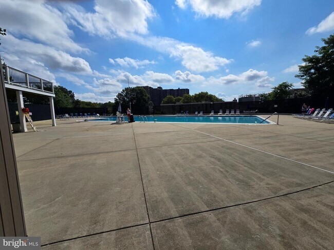 Building Photo - 5300 Holmes Run Pkwy