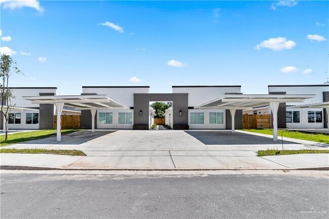 Primary Photo - 16 S Dominique St