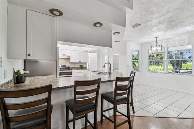 Building Photo - 15410 Manning Dr