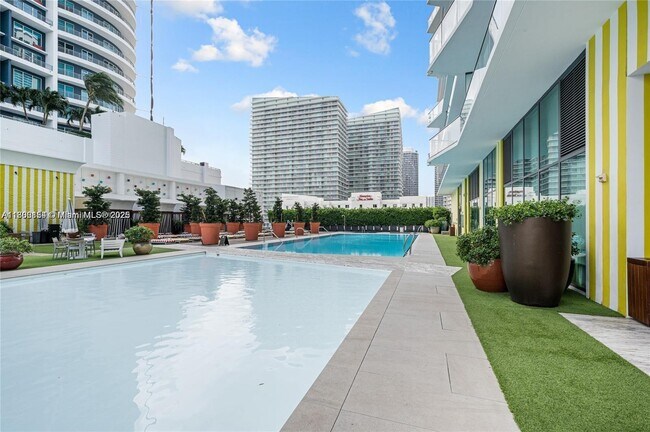 Building Photo - 1300 S Miami Ave