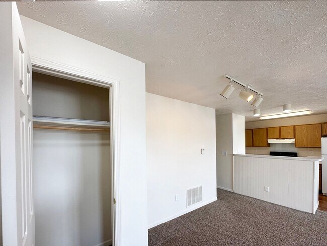 Building Photo - Minutes from Adrian College************** Massive 2 Bedroom 2 Bath*****************Rent $1,150/month
