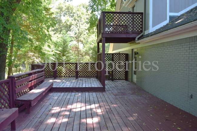 Building Photo - 8660 Beechcroft Pl N