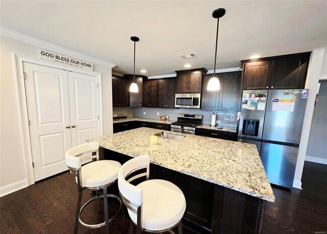 Building Photo - 656 Riverdale Dr.