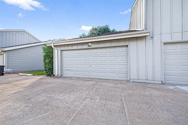 Building Photo - 13040 Greenway Chase Ct