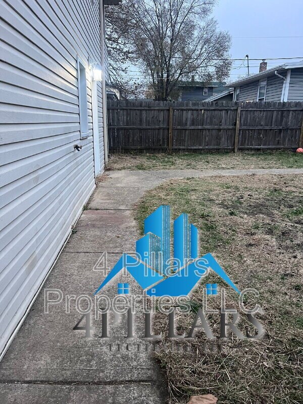 Building Photo - 403 Kenwood St