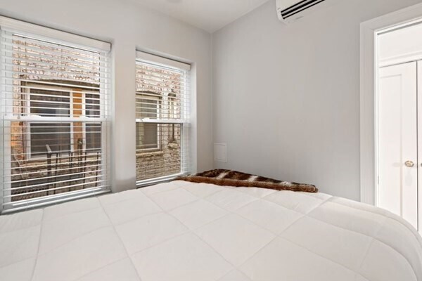 Building Photo - 115 Salem St